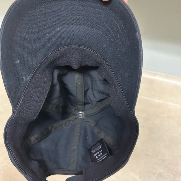 Youth girls Under Armour Black Cap with Pink Logo years 4-6 - Picture 3 of 4